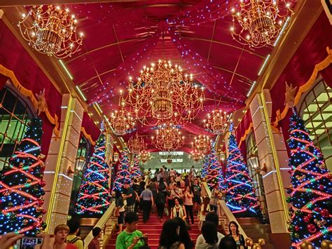 what are traditions in china for christmas